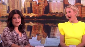 Diane von Furstenberg Abigail Silk Jersey Maxi Wrap Dress portée par Ana Navarro comme on le voit dans The View le 5 avril 2024