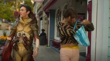 Urban Outfitters Tie Dye Tote Bag worn by Kinsey Locke (Emilia Jones) as seen in Locke & Key (S02E01)