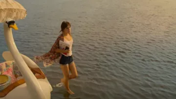 Levi's 501 Rolled Shorts worn by Kinsey Locke (Emilia Jones) as seen in Locke & Key (S02E01)