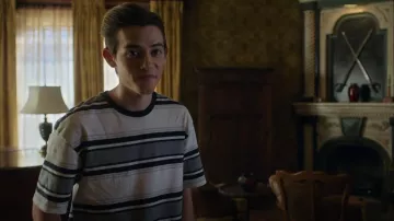 Topman Over­sized Striped T-Shirt In White And Grey worn by Duncan Locke (Aaron Ashmore) as seen in Locke & Key (S02E02)