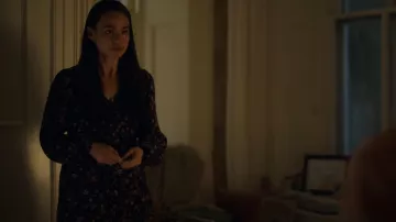 Abercrombie & Fitch But­ton Through Mi­ni Dress In Disty Floral Print worn by Jackie Veda (Genevieve Kang) as seen in Locke & Key (S02E04)