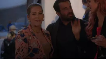 Kimono Zara FLoral avec poignets en fausse fourrure porté par Ashley Wahler comme on le voit dans The Hills : New Beginnings (S02E10)
