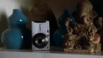 Cámara Panasonic DMC-FS16 Lumix de Jessica (Analeigh Tipton) en Crazy, Stupid, Love. película