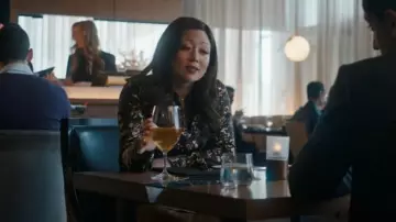 Chemise Allsaints Toni Kettu Printed Button Front portée par Reenie Green (Fiona Rene) comme on le voit dans Tracker (S01E07)