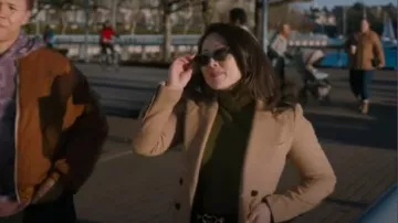 Le Specs Last Luita Sunglasses worn by Reenie Green (Fiona Rene) as seen in Tracker (S01E07)