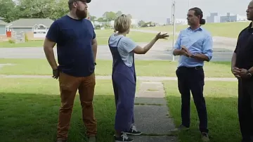 Simple Os Standard Issue usado por Erin Napier como se ve en Home Town (S08E13)