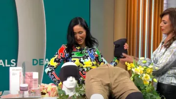 Alice + Olivia De­laina Top worn by Elizabeth Werner as seen in CBS Mornings on April 7, 2024