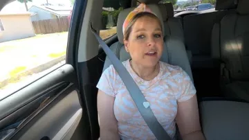 Anthropologie Checkered Knotted Headband worn by Joanna Teplin as seen in Get Organized with The Home Edit (S02E03)