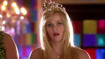 La tiara de novia que lleva Elle Woods (Reese Witherspoon) en la película La Revanche d'une blonde / Legally blonde