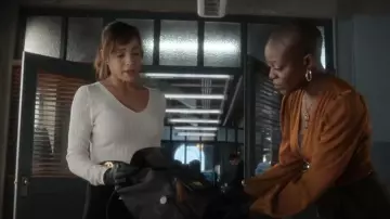 Banana Republic Nezha Meri­no V Neck Sweater worn by Nikki Batista (Dania Ramirez) as seen in Alert: Missing Persons Unit (S02E04)