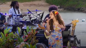 Vestido largo de verano con estampado floral con estampado floral drapeado sin espalda usado por Hailey Mia como se ve en American Idol (T22E08)