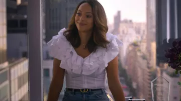 Cinturón de Christian Dior usado por Whitney (Amber Stevens West) como se ve en Run the World (T01E02)