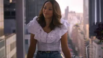 Christian Dior Sad­dle Belt worn by Whitney (Amber Stevens West) as seen in Run the World (S01E02)