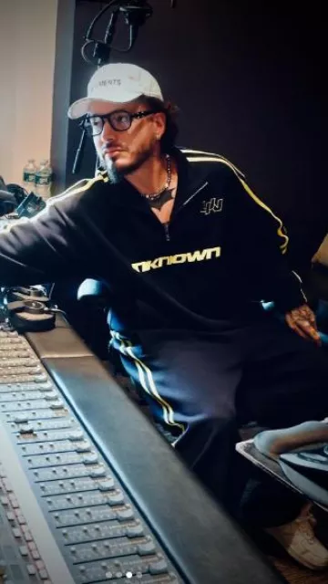 Nike Air Force 1 Low 'White' usado por J Balvin en la cuenta de Instagram @jbalvin