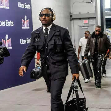 Veste à simple boutonnage Prada Navy Cargo Pocket portée par Deebo Samuel sur le compte Instagram @1deebosr