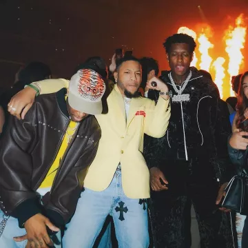 Pantalon de survêtement Amiri Velvet MA-Logo porté par Sauce Gardner sur le compte Instagram @saucegardner