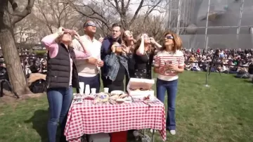 Akris Punto Striped Wool-Cashmere Short-Sleeve Sweater worn by Hoda Kotb as seen in Today on April 9, 2024