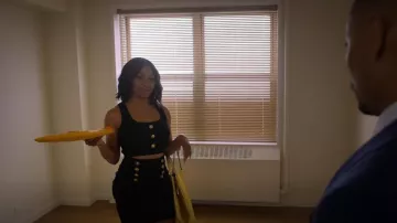 Falda de botones de punto Balmain usada por Renee (Bresha Webb) como se ve en Run the World (T01E04)