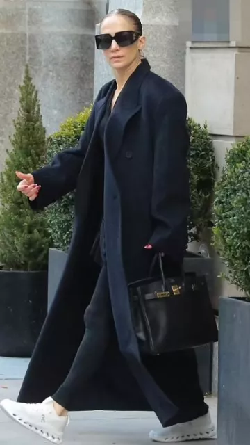 Sac Birkin Hermès porté par Jennifer Lopez à New York le 10 avril 2024