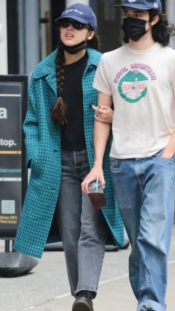 Vaqueros Levi's 501 90S usados por Olivia Rodrigo en Nueva York el 10 de abril de 2024
