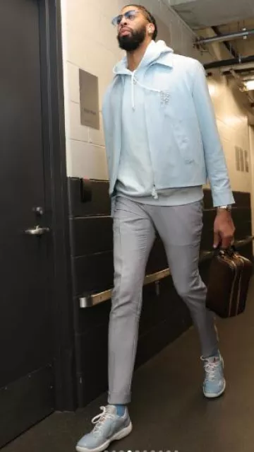 Zapatillas Prada Patent Light Blue & Silver 'Americas Cup' usadas por Anthony Davis en la cuenta de Instagram @lakers