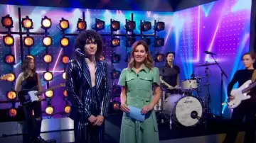 Derek Lam 10 Crosby Judy Robe-chemise cargo ceinturée portée par Rebecca Jarvis vue dans Good Morning America le 9 avril 2024