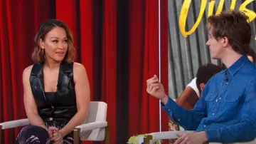 Alice + Olivia Meri Blazer court à double boutonnage porté par Eva Pilgrim dans Good Morning America le 9 avril 2024