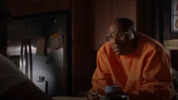 Jacquemus Le Sweatshirt Fio Cotton Sweatshirt porté par Henrietta 'Hen' Wilson (Aisha Hinds) dans 9-1-1 (S07E05)