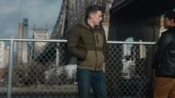 Híbrido de langosta arrugada de lana usado por el agente especial Stuart Scola (John Boyd) como se ve en FBI (S06E08)
