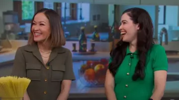 Sandro Lorel Robe chemise longue à manches courtes portée par Ali Rosen dans Good Morning America le 11 avril 2024