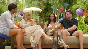 Pull & Bear Ombre Tie Dye Trouser Co-Ord In Multi porté par Jodie Wells comme on le voit dans The Only Way Is Essex (S33E03)
