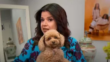 Diane von Furstenberg Robe mi-longue à manches blouson à imprimé floral portée par Ana Navarro comme on le voit dans The View le 11 avril 2024