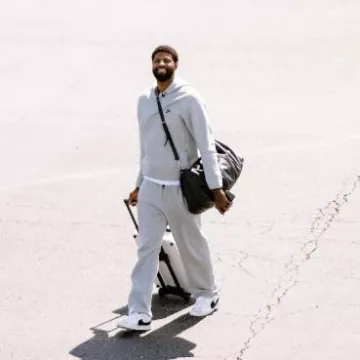 Sudadera con capucha Nike Grey Heather Fleece usada por Paul George en la cuenta de Instagram @laclippers