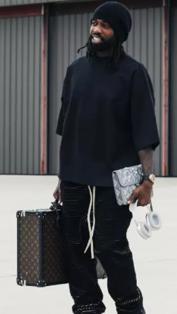 Pantalones de pana negra y beige 'Forum' de Fear of God usados por Patrick Beverley en la cuenta de Instagram @bucks