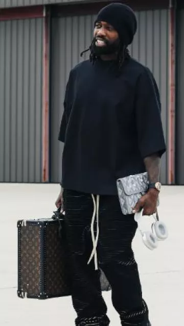 Bolso Dior Grey CD-Diamond 'Hit The Road' usado por Patrick Beverley en la cuenta de Instagram @bucks