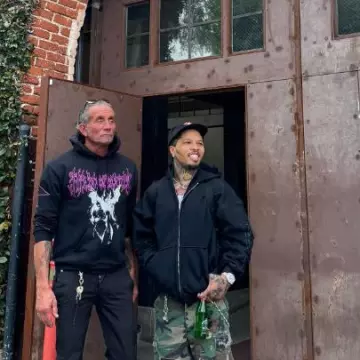 Balenciaga Paris Moon Sweat à capuche zippé noir porté par Gervonta Davis sur le compte Instagram @gervontaa