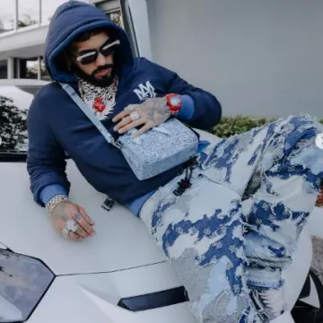 Baskets basses Amiri White & Blue Denim 'Skel-Top' portées par Anuel AA sur le compte Instagram @anuel