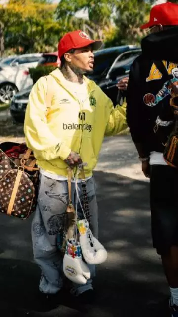 Pantalon de survêtement baggy Balenciaga White Dirty Tat-Print porté par Gervonta Davis sur le compte Instagram @gervontaa