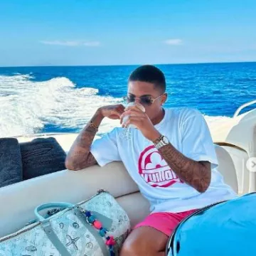 Louis Vuitton White & Hot-Pink Flower Logo T-Shirt worn by Marcus Rashford on the Instagram account @footballerfits