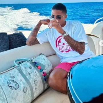 Louis Vuitton Light Blue Aquagarden Monogram 'Keepall 50' Bag worn by Marcus Rashford on the Instagram account @footballerfits