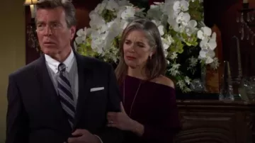 Suéter Simkhai Lavina usado por Diane Jenkins (Susan Walters) como se ve en The Young and the Restless el 9 de abril de 2024