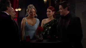 Vestido de Zhivago Varenna usado por Sally Spectra (Courtney Hope) como se ve en The Young and the Restless el 12 de abril de 2024