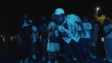 Chapeau Dior Tears Cream Floral Logo porté par Meek Mill dans Big Boy (Clip Officiel)