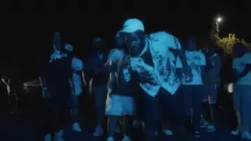 Chapeau Dior Tears Cream Floral Logo porté par Meek Mill dans Big Boy (Clip Officiel)