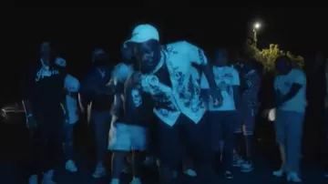 Chemise en lin fleuri ivoire Amiri portée par Meek Mill dans Big Boy (clip officiel)