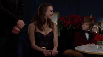 Vestido de sirena Marchesa Notte Lace Sweetheart usado por Claire Grace (Hayley Erin) como se ve en The Young and the Restless el 12 de abril de 2024