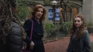Ted Baker Rose Coat porté par le capitaine Paula McNichols (Stephanie Kurtzuba) dans Blue Bloods (S14E06)