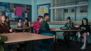 Mini-jupe à lacets collusion portée par Amerie Wadia (Ayesha A. Madon) dans Heartbreak High (S02E02)