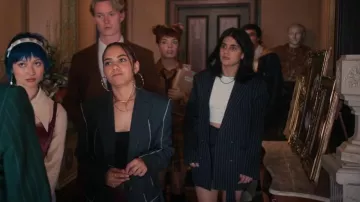 Blazer de Lioness Hills usado por Amerie Wadia (Ayesha A. Madon) como se ve en Heartbreak High (T02E03)