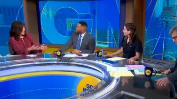 Blusa de cuentas Ramy Brook Sally usada por Juju Chang como se ve en Good Morning America el 12 de abril de 2024